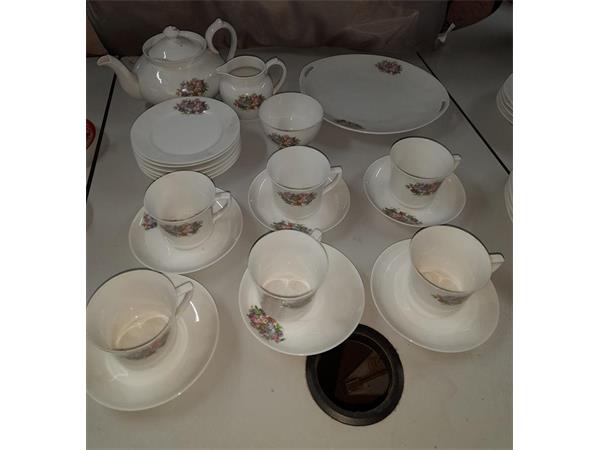 ~/upload/Lots/51545/y5orpl35d55va/Lot 012 Tea Set_t600x450.jpg